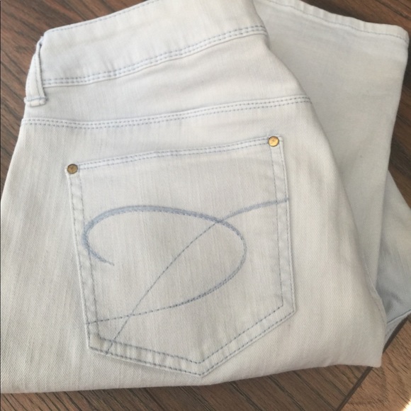 Chico's Denim - CHICO'S BEAUTIFUL LIGHT BLUE PLATINUM JEANS